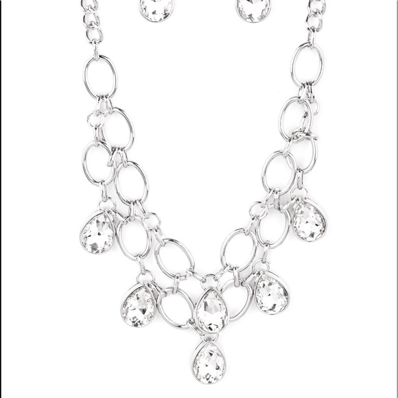 paparazzi Jewelry - NWT Rhinestone necklace with matching earrings.